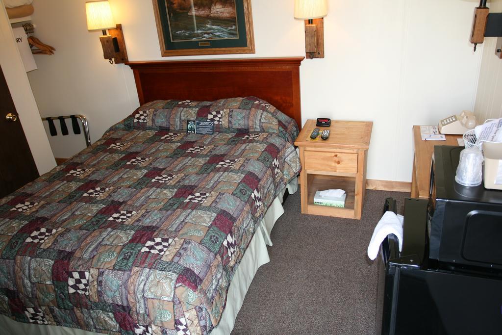 Falls Motel Thompson Falls Esterno foto