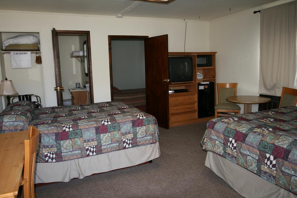 Falls Motel Thompson Falls Esterno foto