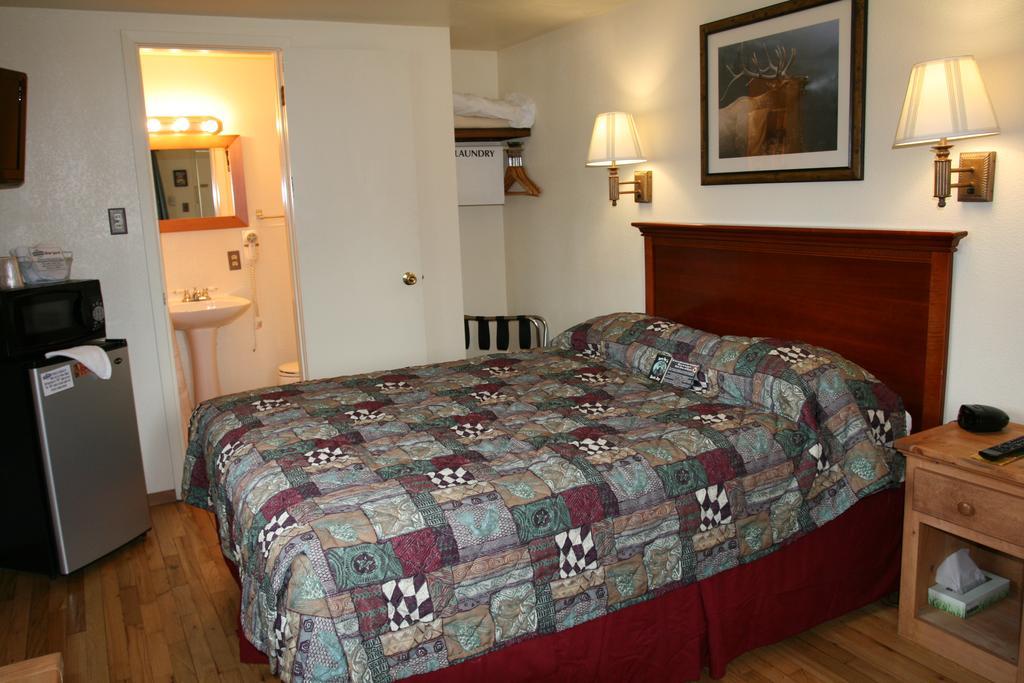 Falls Motel Thompson Falls Esterno foto