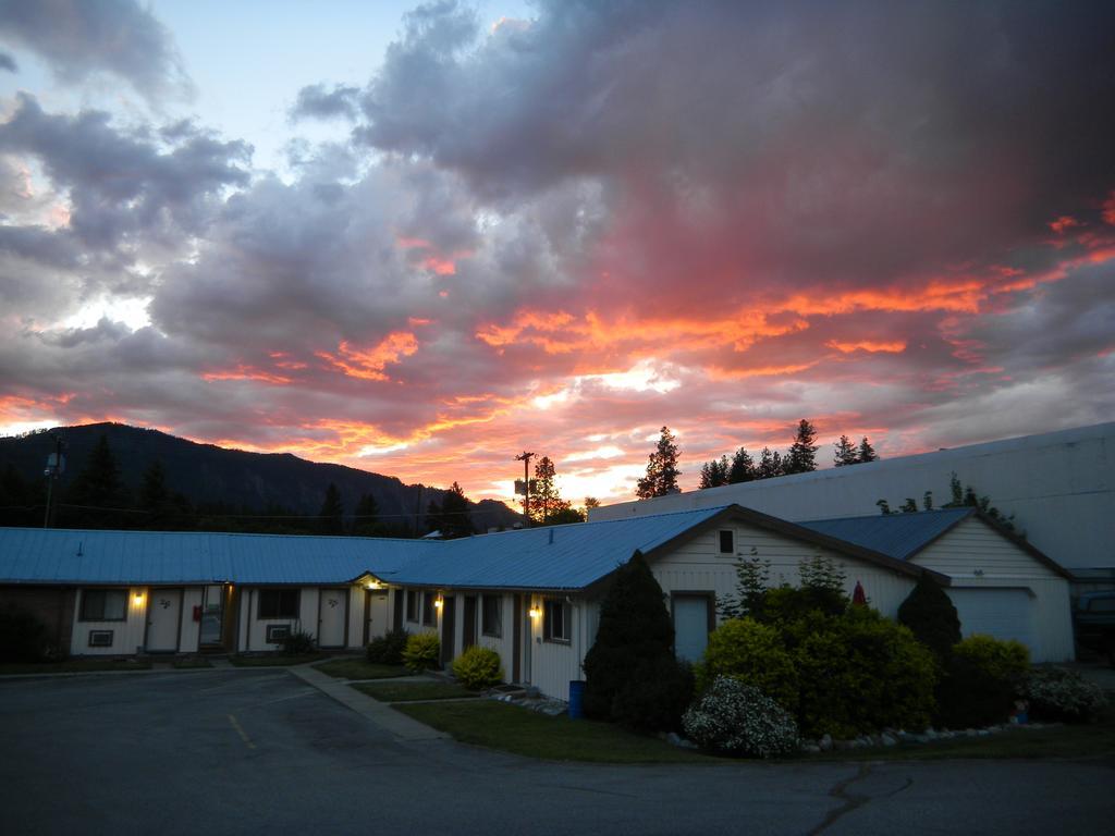 Falls Motel Thompson Falls Esterno foto