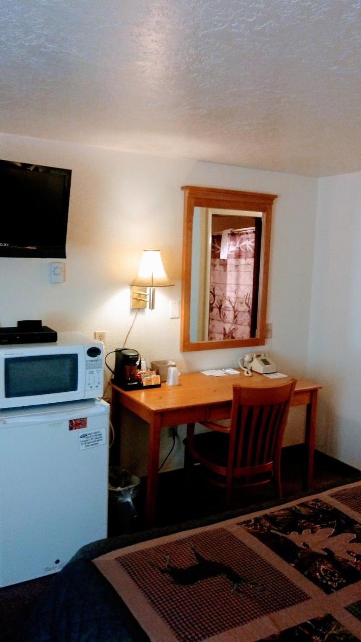 Falls Motel Thompson Falls Esterno foto