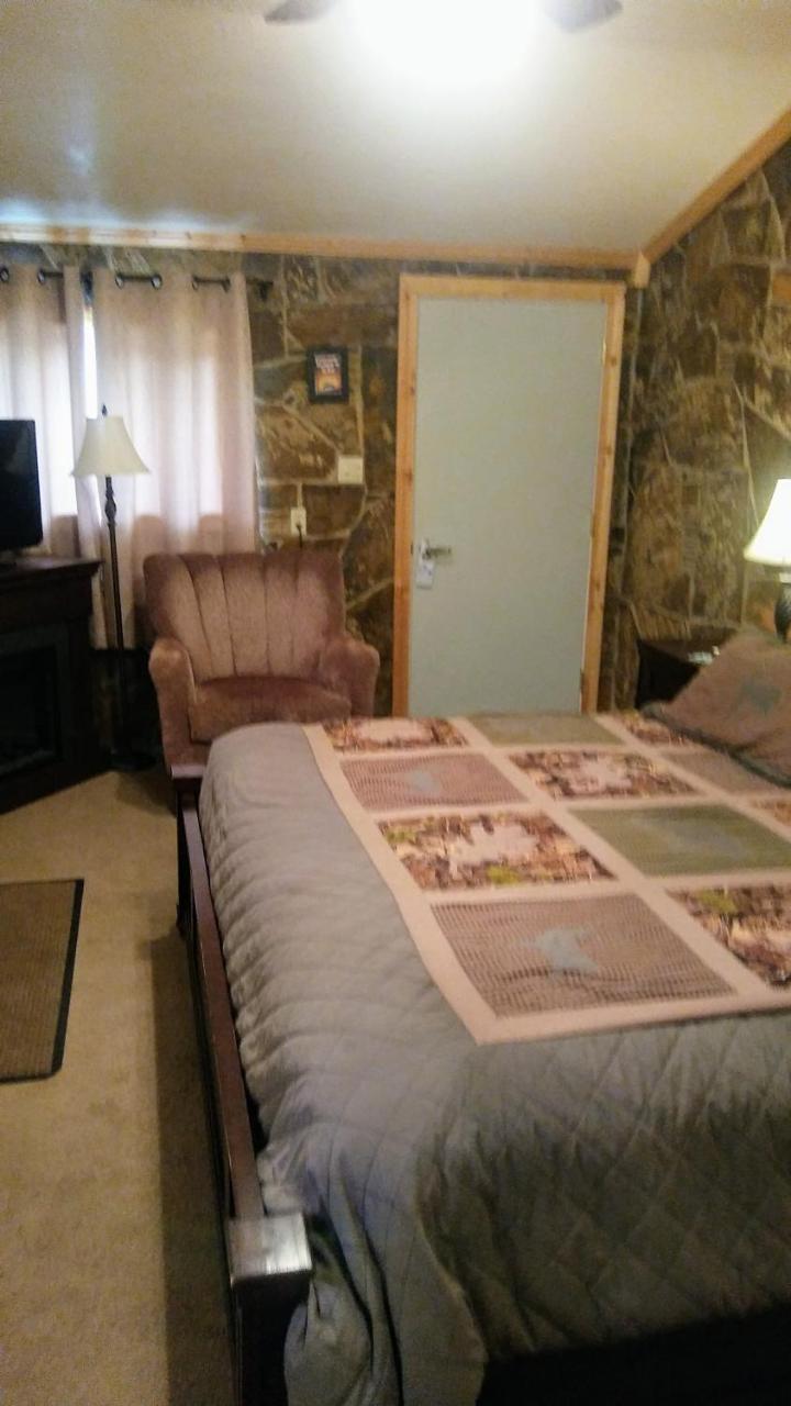 Falls Motel Thompson Falls Esterno foto